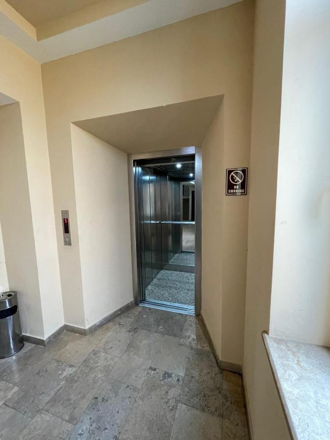 Armenak Apartment No 8, Abovyan Street Yerevan Ngoại thất bức ảnh