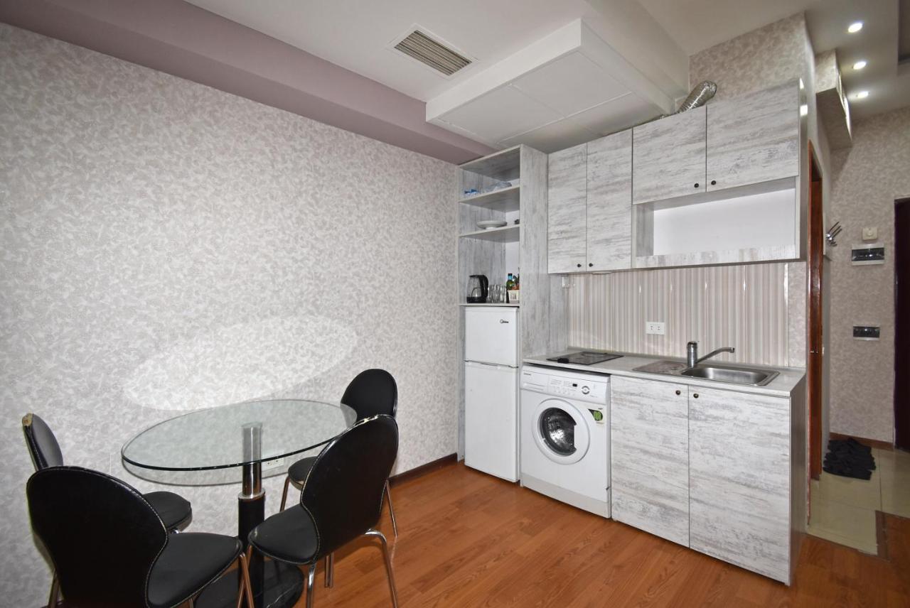 Armenak Apartment No 8, Abovyan Street Yerevan Ngoại thất bức ảnh