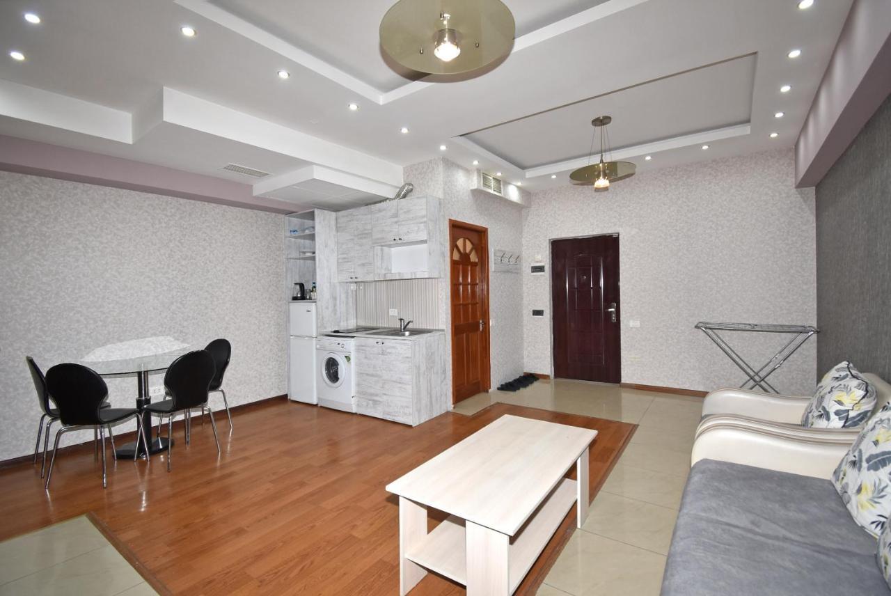 Armenak Apartment No 8, Abovyan Street Yerevan Ngoại thất bức ảnh