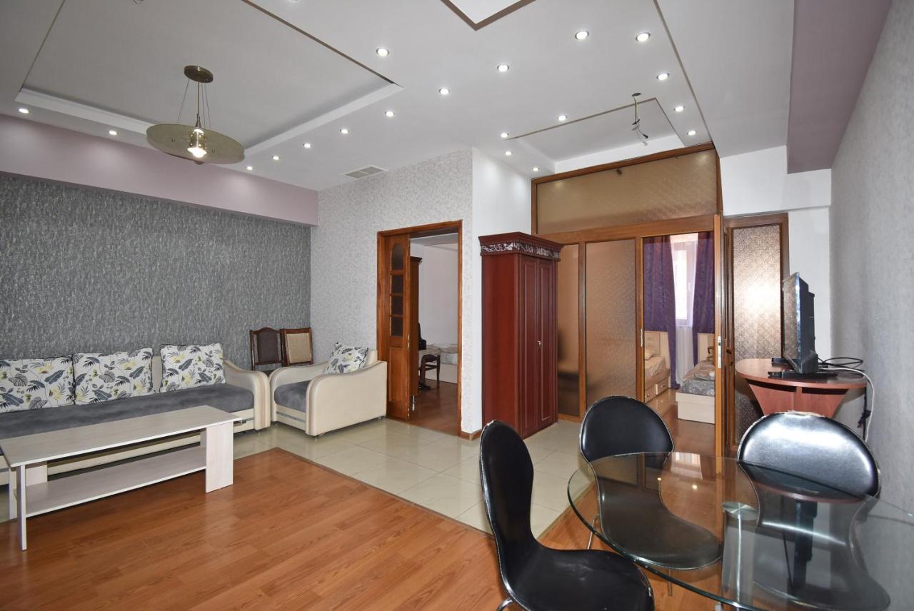 Armenak Apartment No 8, Abovyan Street Yerevan Ngoại thất bức ảnh