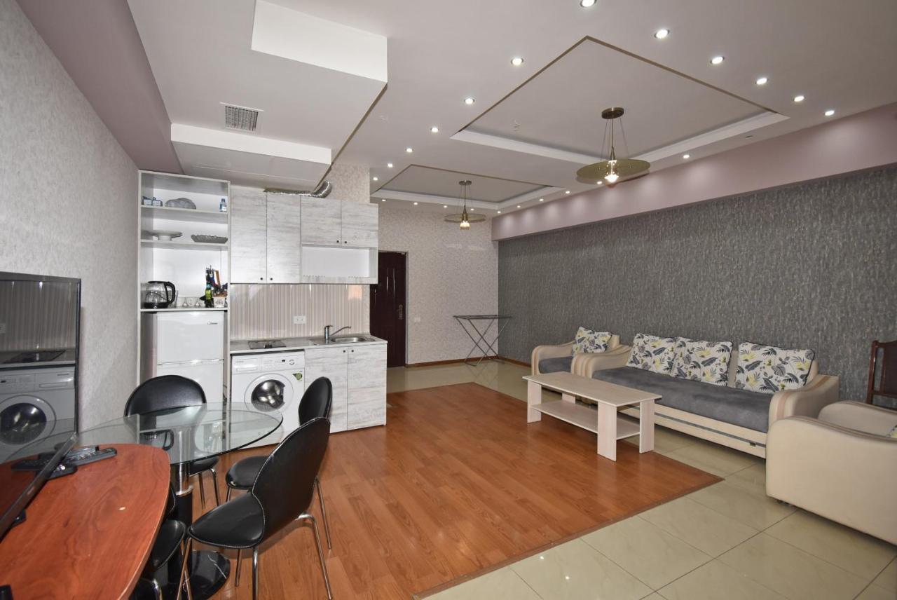Armenak Apartment No 8, Abovyan Street Yerevan Ngoại thất bức ảnh