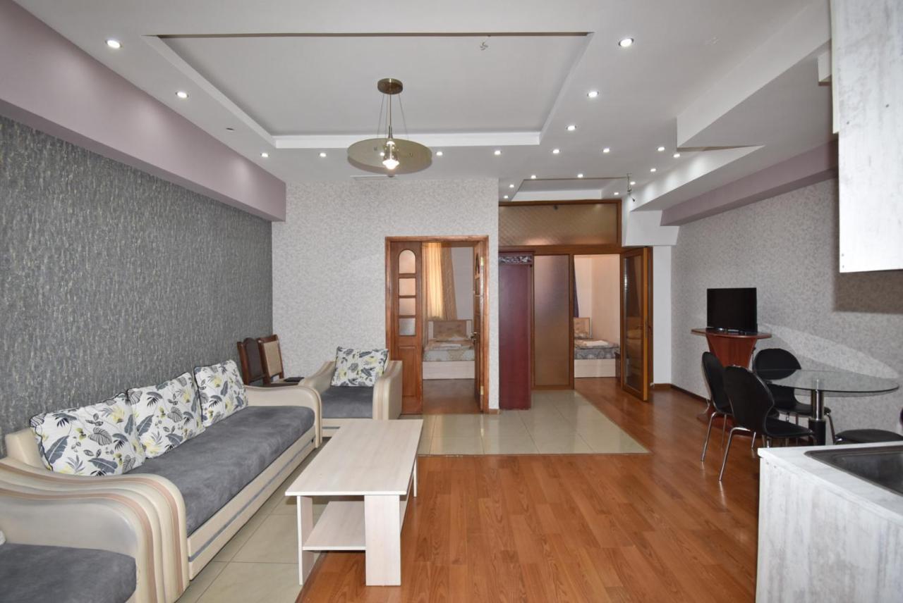 Armenak Apartment No 8, Abovyan Street Yerevan Ngoại thất bức ảnh