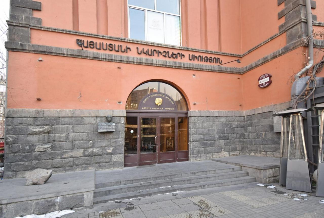 Armenak Apartment No 8, Abovyan Street Yerevan Ngoại thất bức ảnh