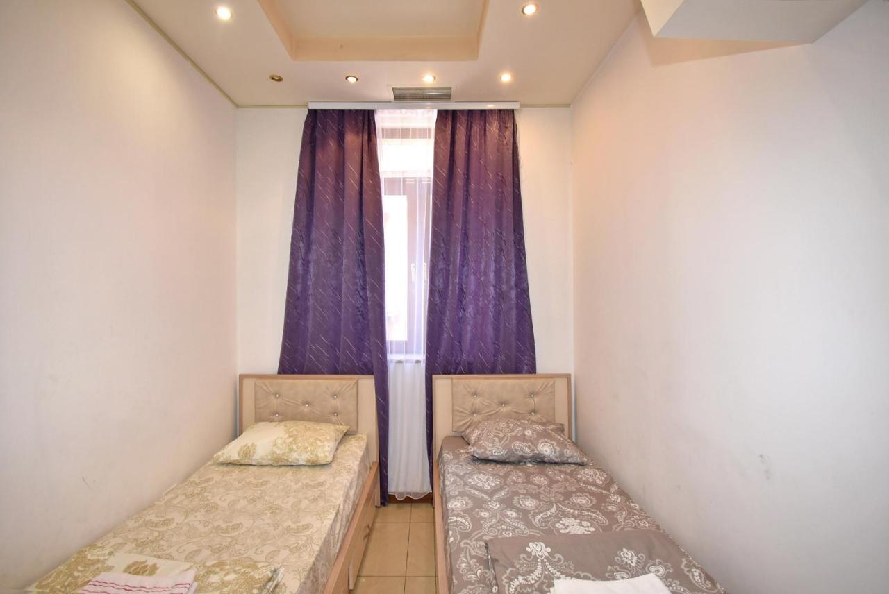 Armenak Apartment No 8, Abovyan Street Yerevan Ngoại thất bức ảnh